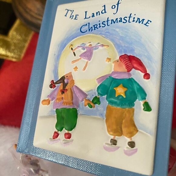 2001 Hallmark The Land of Christmastime Keepsake Ornament - Picture 9 of 9